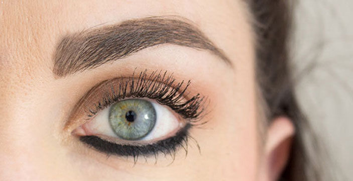 how to apply eyeliner on the bottom lash line